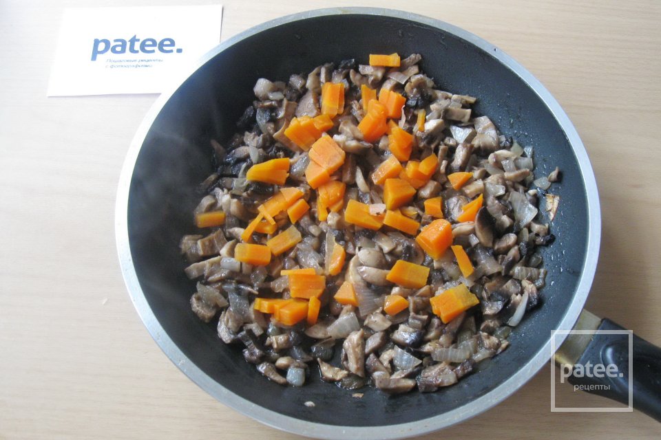 Мясной рулет с картофелем и грибами - Шаг 9