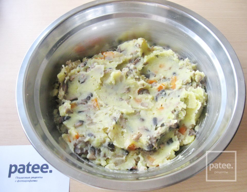 Мясной рулет с картофелем и грибами - Шаг 12