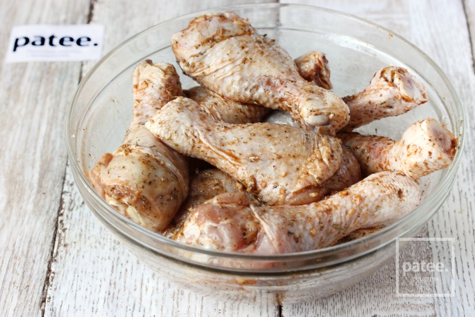 Куриные голени в беконе - Шаг 7