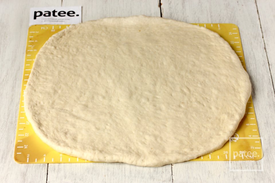 Пицца с курицей, инжиром и кедровыми орешками - Шаг 6