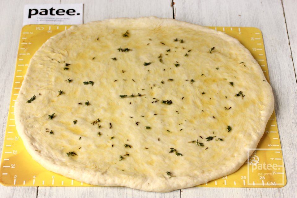 Пицца с курицей, инжиром и кедровыми орешками - Шаг 7