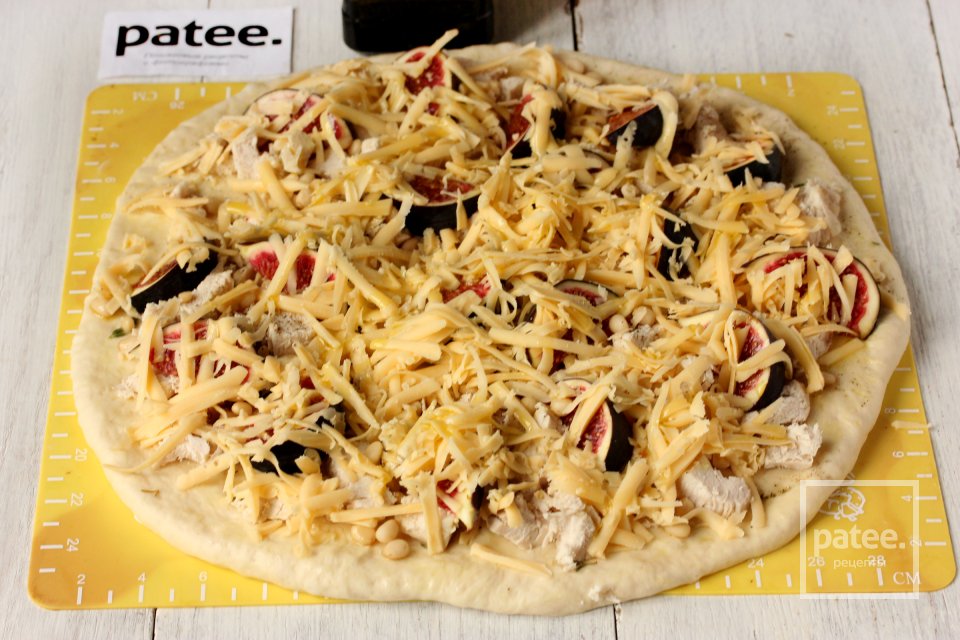 Пицца с курицей, инжиром и кедровыми орешками - Шаг 13