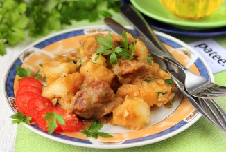 Свинина с картофелем в мультиварке