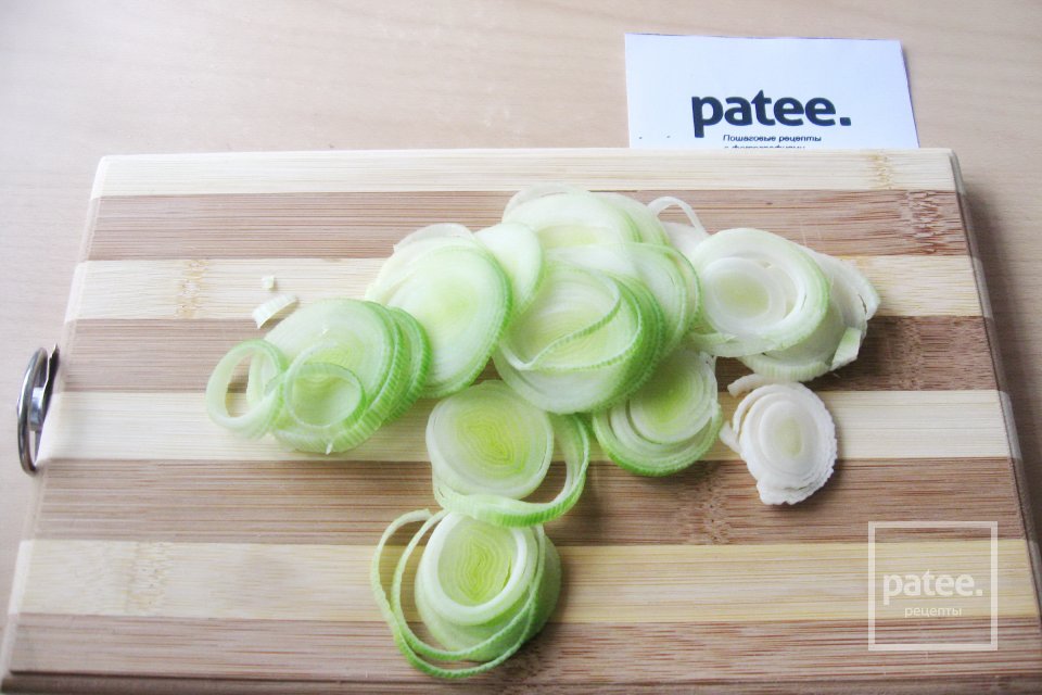 Суп из форели с цветной капустой и луком - пореем - Шаг 5