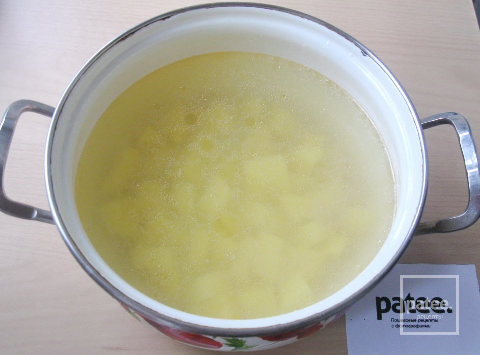 Суп из форели с цветной капустой и луком - пореем - Шаг 10