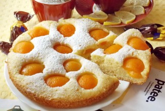 Пирог с абрикосами в мультиварке