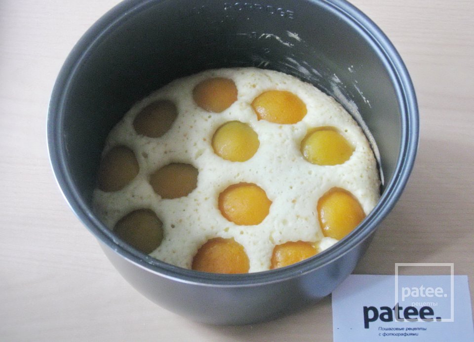 Пирог с абрикосами в мультиварке - Шаг 12