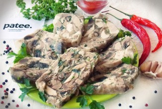 Террин из свиной рульки с грибами и каперсами