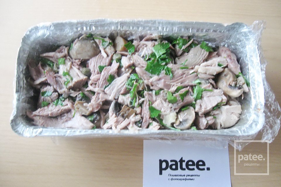 Террин из свиной рульки с грибами и каперсами - Шаг 13