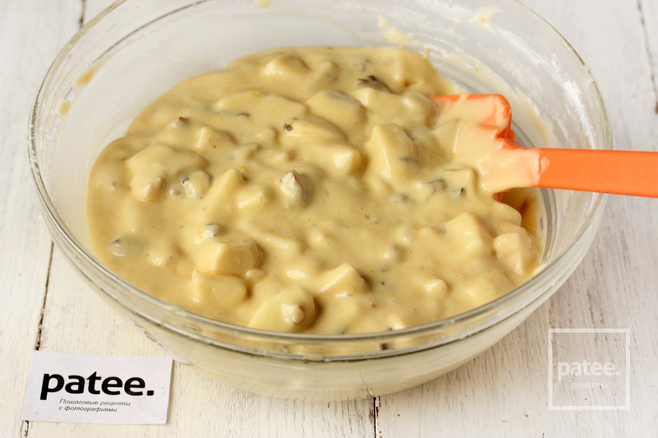 Медовый пирог с орехами и яблоками - Шаг 11