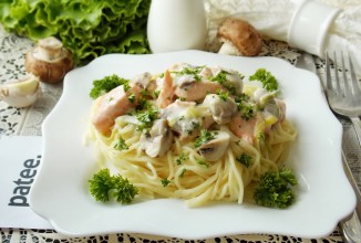 Лосось с грибами в сливочно-сырном соусе