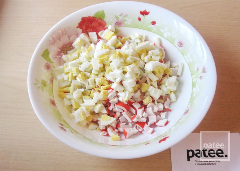 Салат с крабовыми палочками, апельсинами и Берлинским соусом - Шаг 4