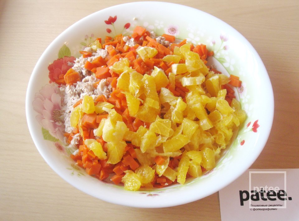 Салат с крабовыми палочками, апельсинами и Берлинским соусом - Шаг 9