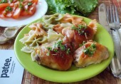 Курица в карамели с чесночным соусом