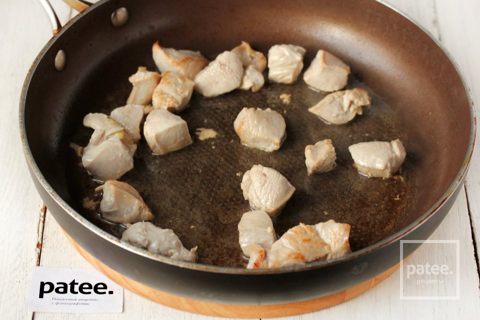 Куриное филе с айвой и луком - Шаг 5