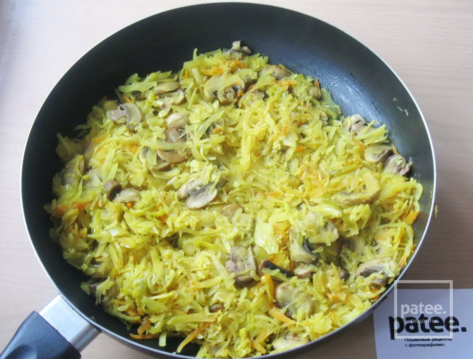 Квашеная капуста тушеная с грибами - Шаг 11