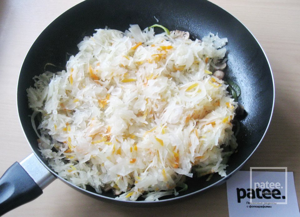 Квашеная капуста тушеная с грибами - Шаг 9