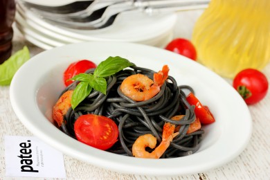 Рецепт Спагетти неро с креветками и помидорами черри