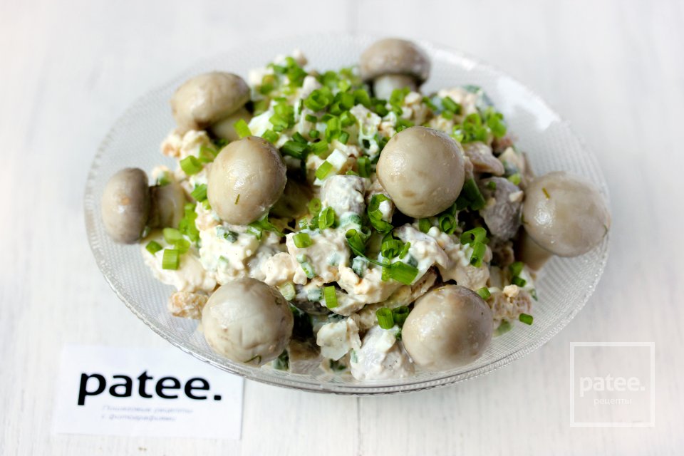 Салат Опушка с маринованными грибами, курицей и сухариками - Шаг 13