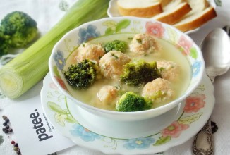 Суп с фрикадельками из семги и картофеля