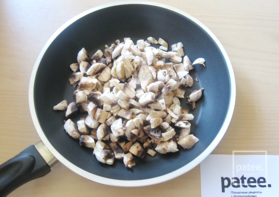Котлеты с грибами в сливочном соусе - Шаг 7
