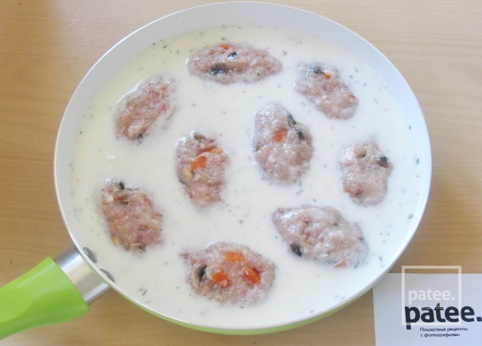 Котлеты с грибами в сливочном соусе - Шаг 13