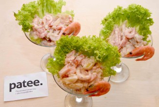 Салат с креветками и картофелем