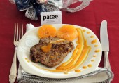 Шницель с карамельным соусом
