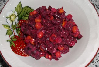 Салат свекла с кукурузой