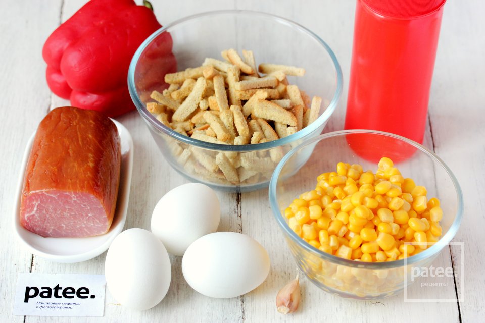 Салат с балыком, сухариками и сладким перцем - Шаг 1