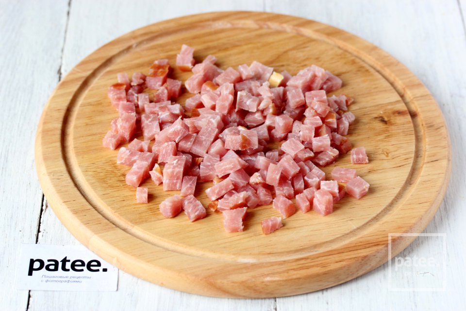 Салат с балыком, сухариками и сладким перцем - Шаг 2