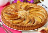 Миндальный пирог с персиками