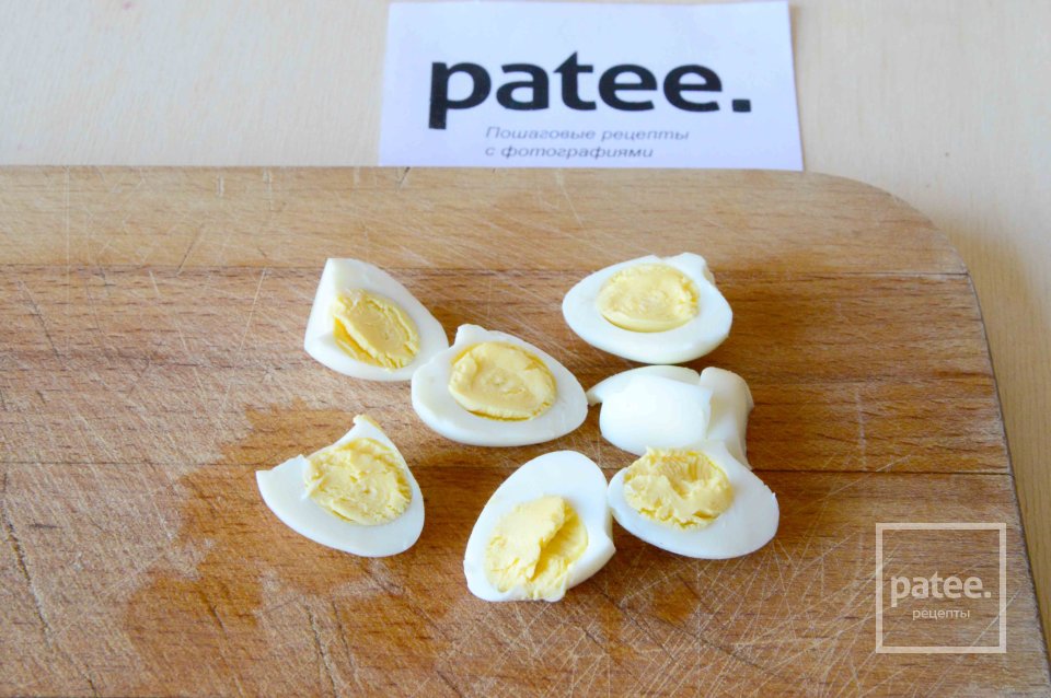 Овощной салат с яйцом - Шаг 11