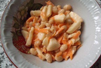 Салат из моркови с консервированной фасолью