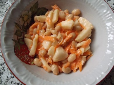 Рецепт Салат из моркови с консервированной фасолью