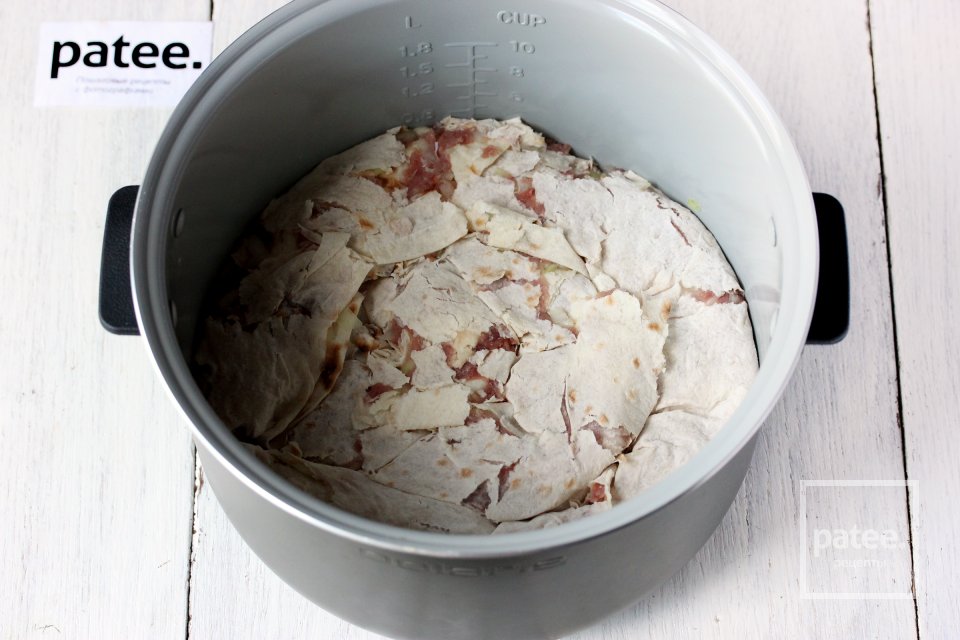 Мясной пирог Ленивец в мультиварке - Шаг 11