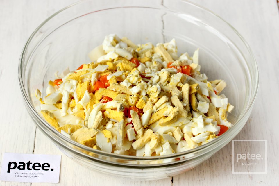 Салат с солёной скумбрией и овощами - Шаг 6