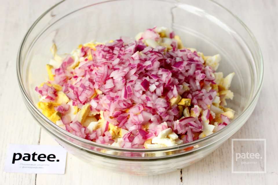 Салат с солёной скумбрией и овощами - Шаг 7