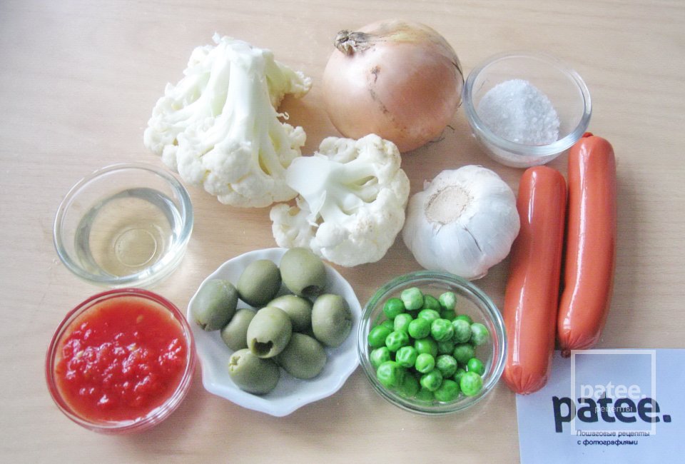 Цветная капуста с оливками и сосисками - Шаг 1