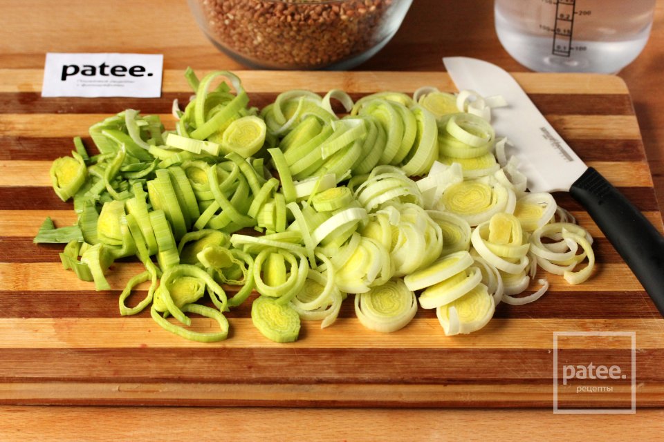 Утка с гречкой и луком-пореем в мультиварке - Шаг 3