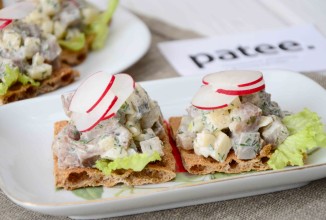 Тартар из сельди с яблоками