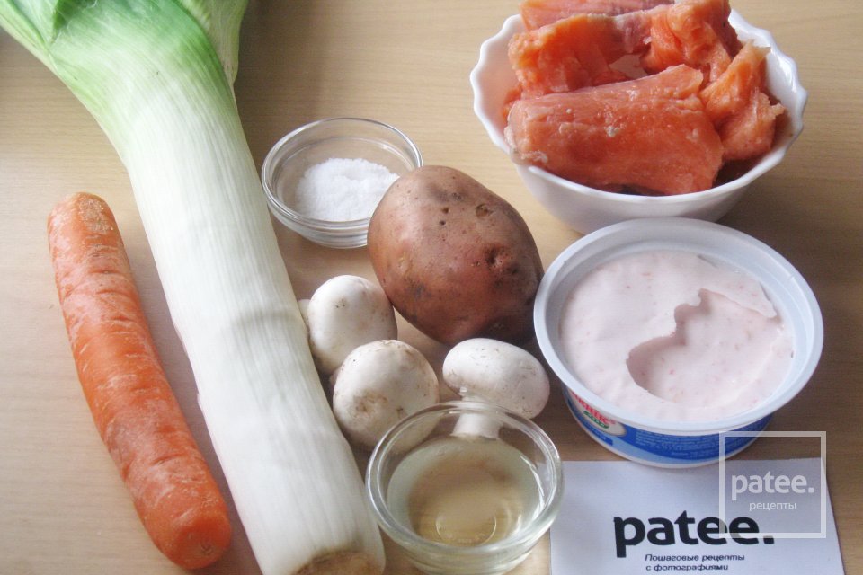 Сырный суп с семгой - Шаг 1