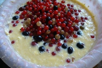 Маффины на кефире со смородиной «Чудо-ягода» - приготовление