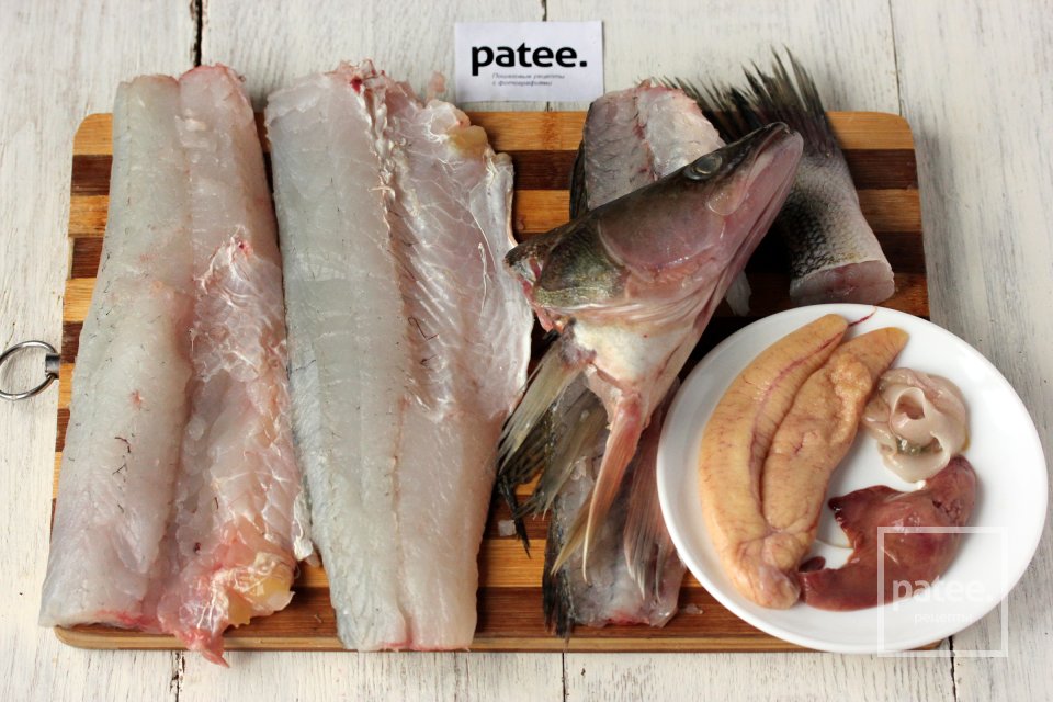 Рыбный суп из судака с креветками и помидорами - Шаг 2