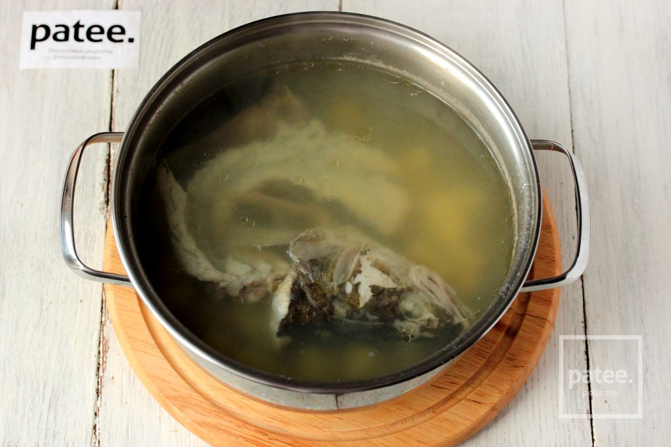 Рыбный суп из судака с креветками и помидорами - Шаг 10