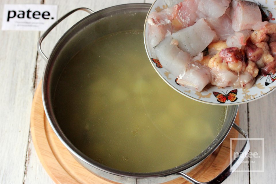 Рыбный суп из судака с креветками и помидорами - Шаг 12
