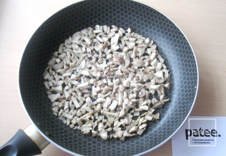 Котлеты из норвежского хека с грибами - Шаг 4
