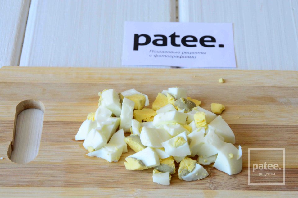 Салат из копченой курицы с шампиньонами и гранатом - Шаг 2