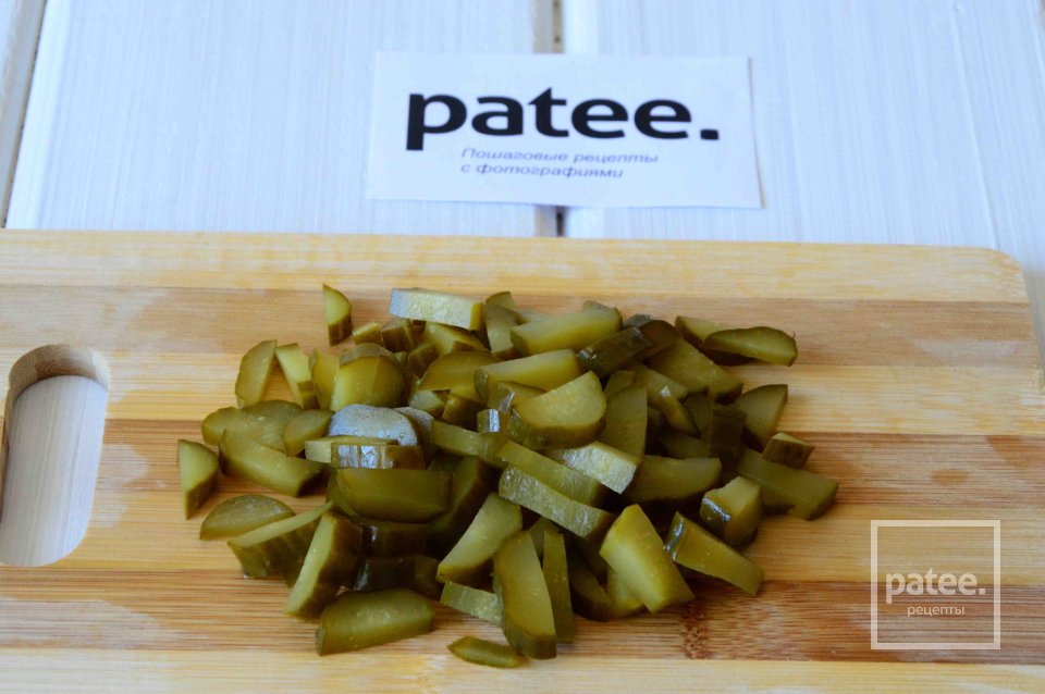 Салат из копченой курицы с шампиньонами и гранатом - Шаг 4