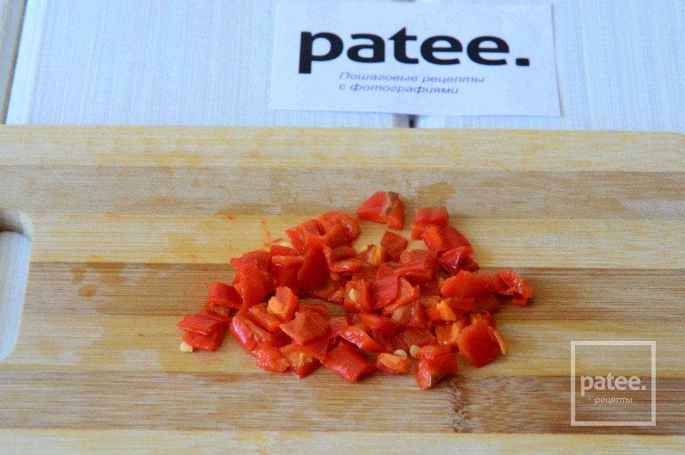 Салат из копченой курицы с шампиньонами и гранатом - Шаг 5